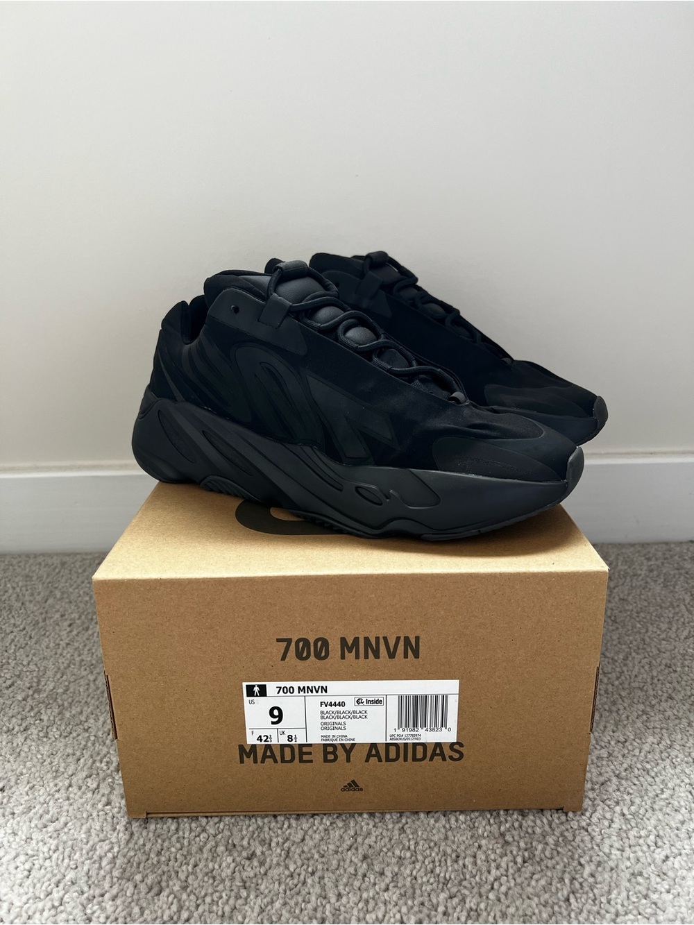 Adidas Yeezy Boost 700 MNVN